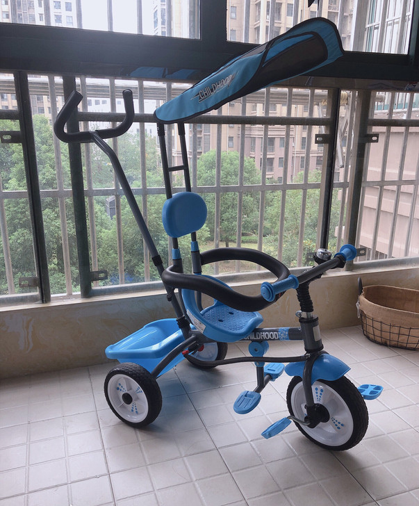 儿童三轮车手推车脚踏车溜娃神器9成新，就在室内地板上