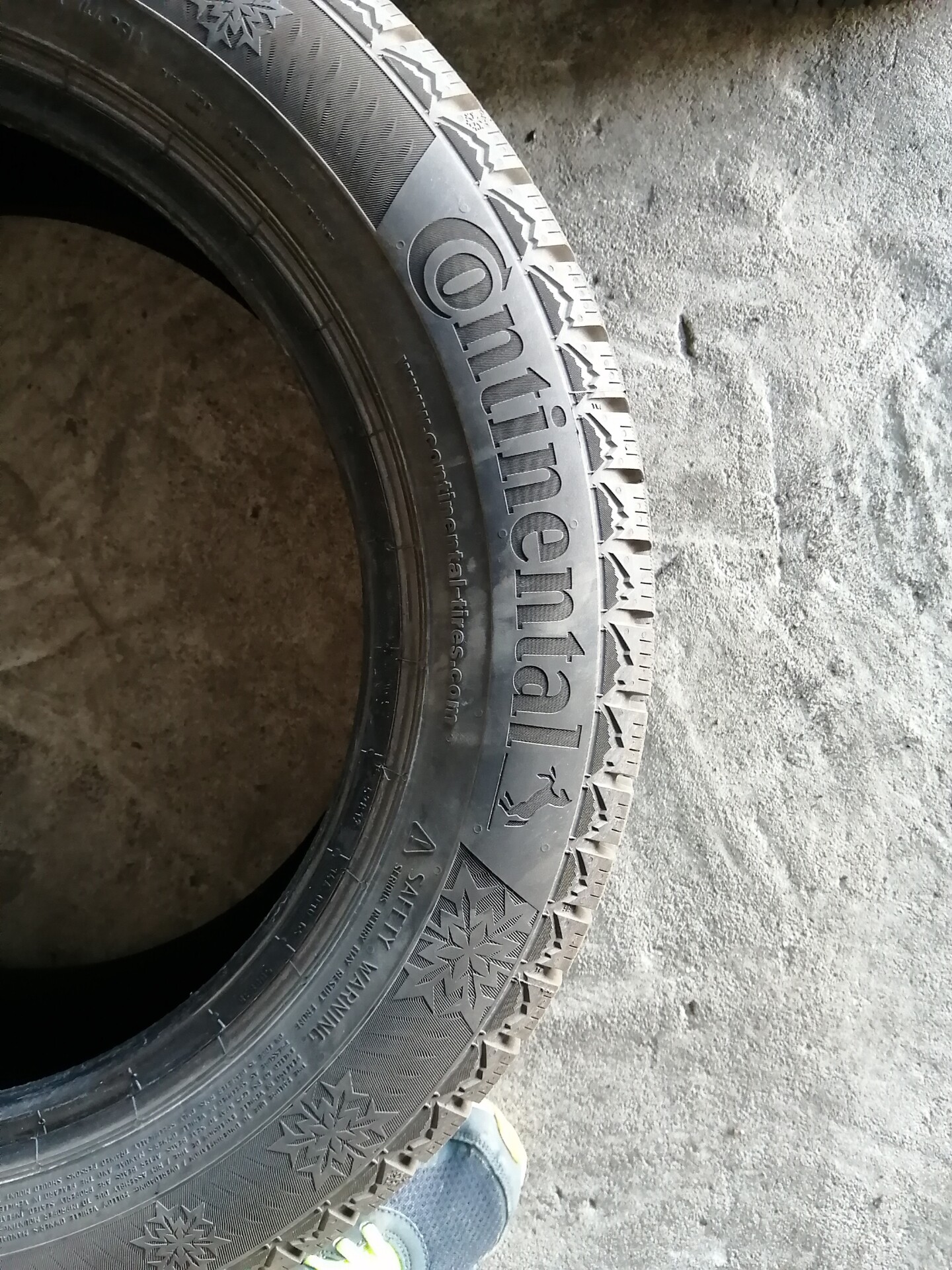 马牌雪地胎，正品185/60R15，99.99新，1841出