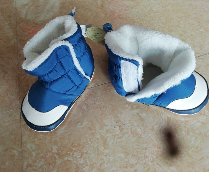 全新婴童靴子，实体店购买的，20码，蓝色标签没撕掉，脚感好，