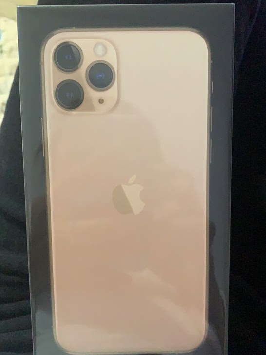 全新iphone11pro金色，256g。国行