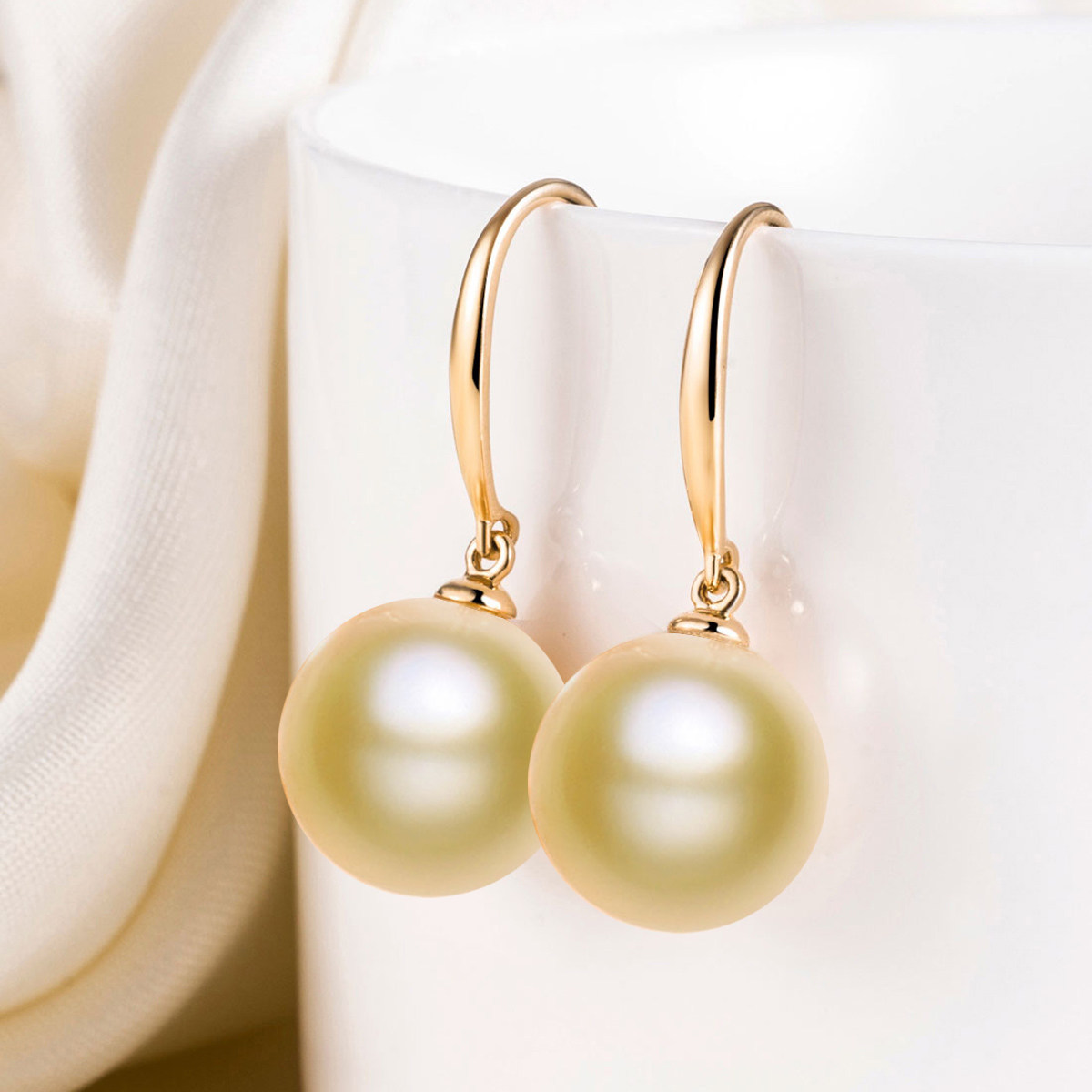 18k金9-10mm南洋金珍珠耳饰