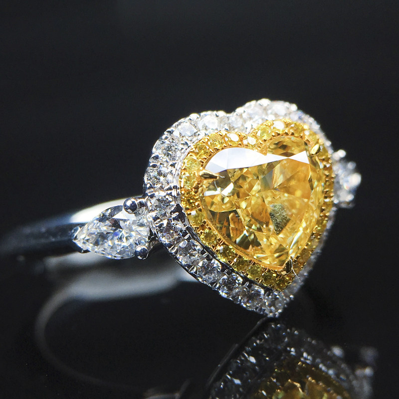 献和昌主钻1.12克拉 颜色fiy 净度si2 18k金 心形 黄钻戒指