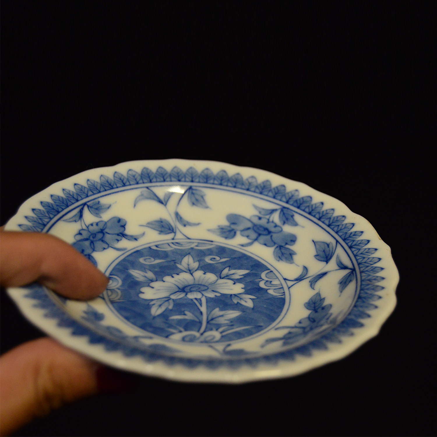 日本回流 青花瓷花卉叶饰缠枝纹瓷盘 老物件