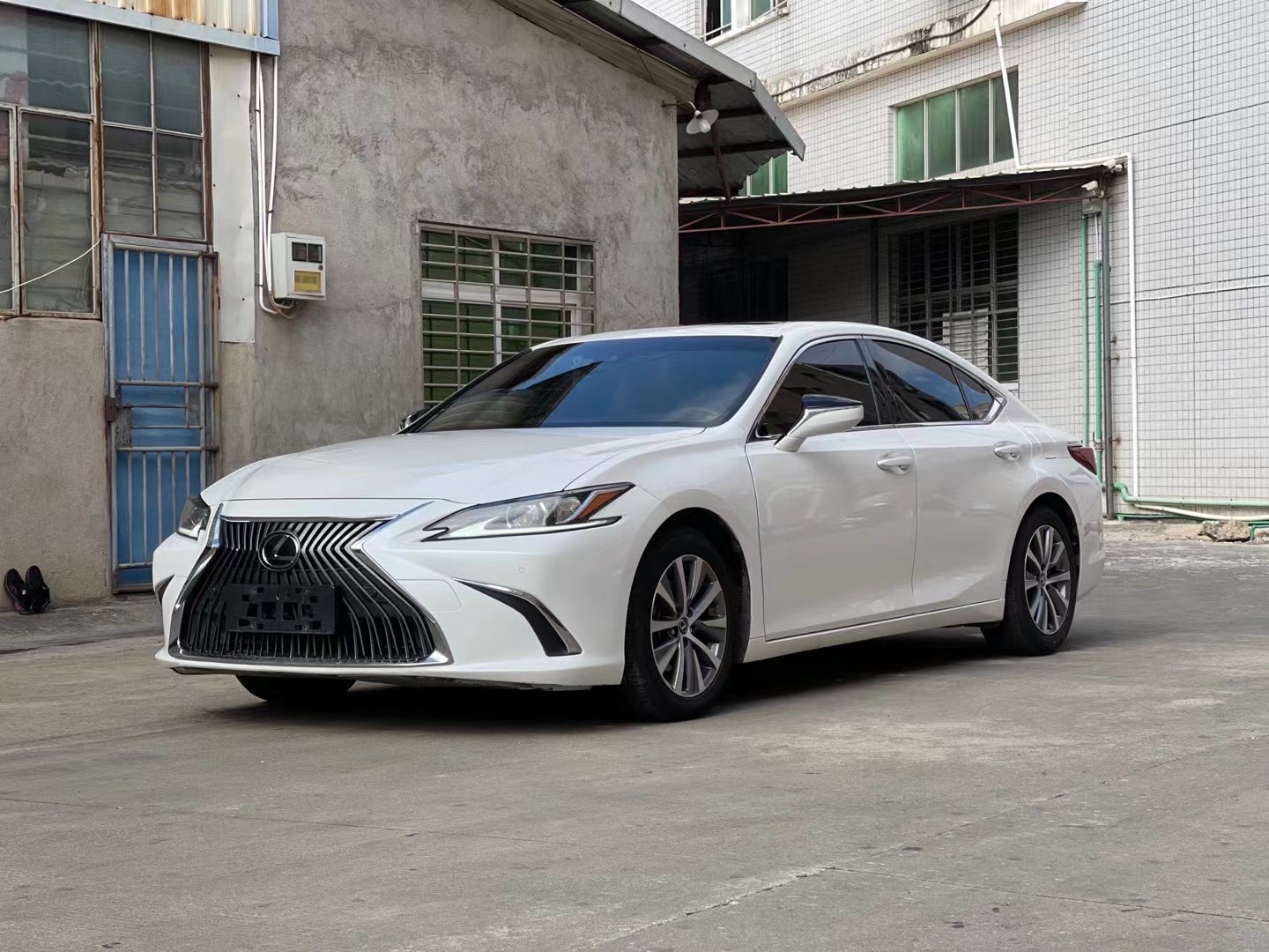 18年11月豪华版雷克萨斯es200h一手车原版车况带