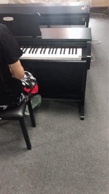 学钢琴十五载，我来说说海伦钢琴怎么样？是高档品牌吗？