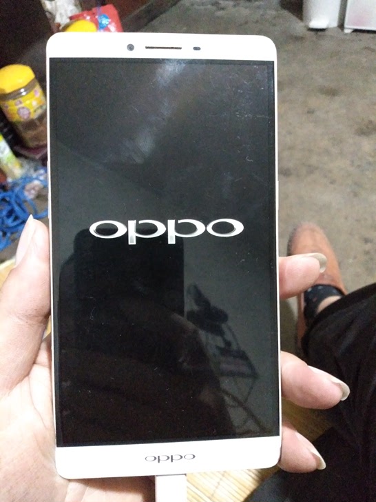 OPPO手机R7plus,开机进不了程序，原装屏，喜欢的