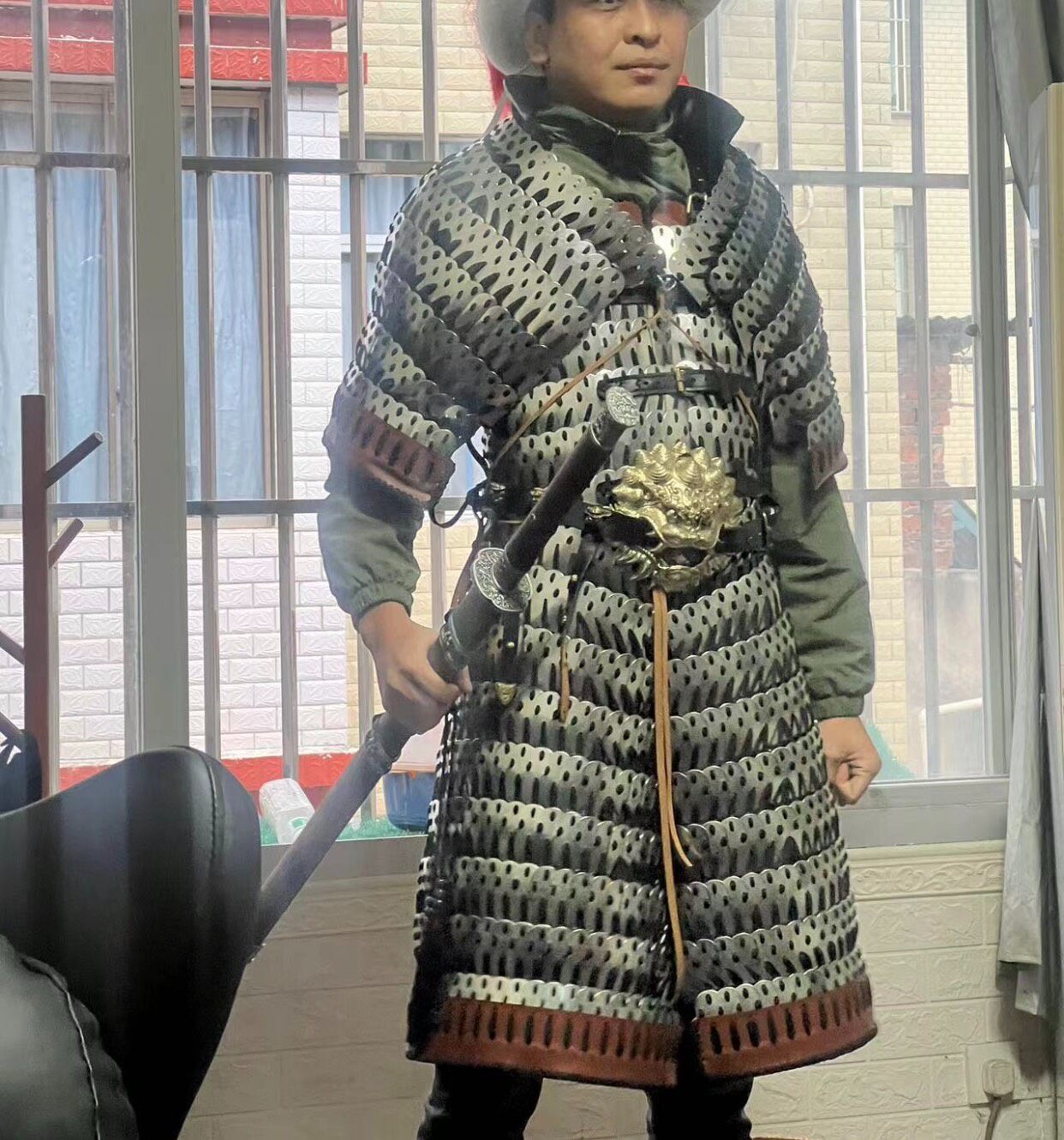 “不玩套路”全套不锈钢985元 包含，身甲裙甲一体直身甲，肩