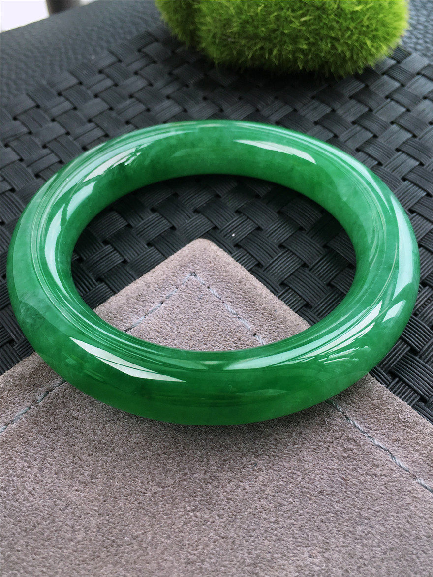 【满绿手镯】天然a货翡翠 冰糯种满绿飘阳绿圆条高档手镯