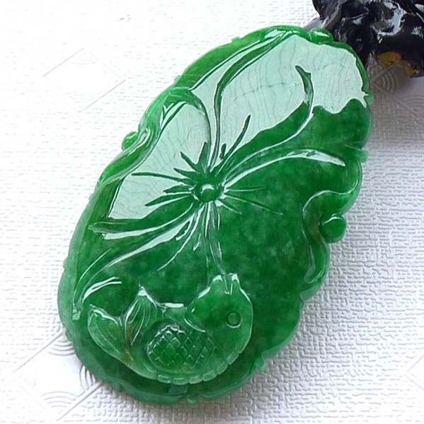 a货翡翠水润满绿荷叶鱼吊坠30.60克