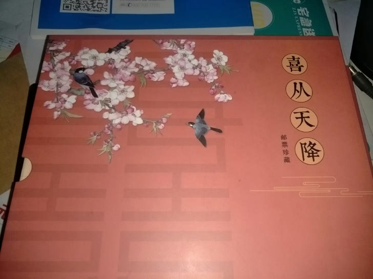 爱情鸟册子一本，很漂亮，大版小版都有，原胶全品，有2本。