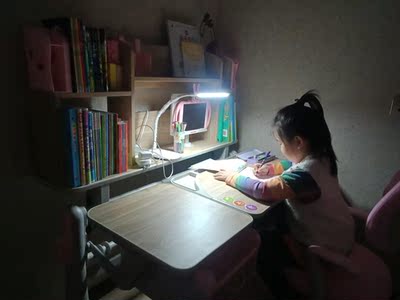 宝贝学习助手：西昊儿童学习桌用后怎么样？好不好用？