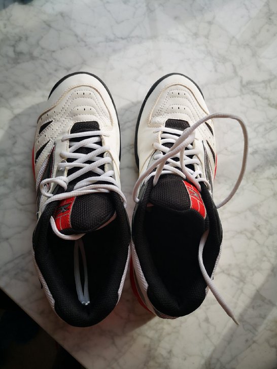 男士美津浓打球运动鞋，九成新，专柜购入，尺码如图，有意者联系