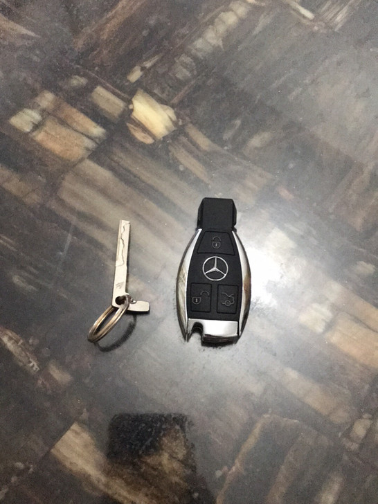 奔驰新E系列原厂原版遥控钥匙，车已售出，余钥匙一把，奔驰原厂