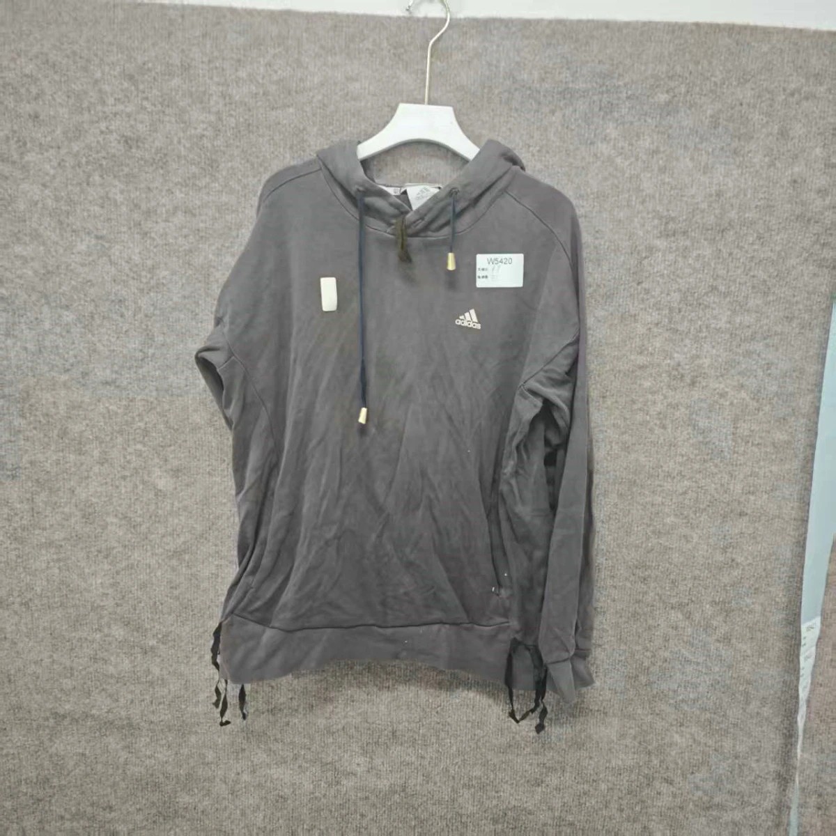 adidas灰色连帽卫衣｜M码（175/96A）｜W5420