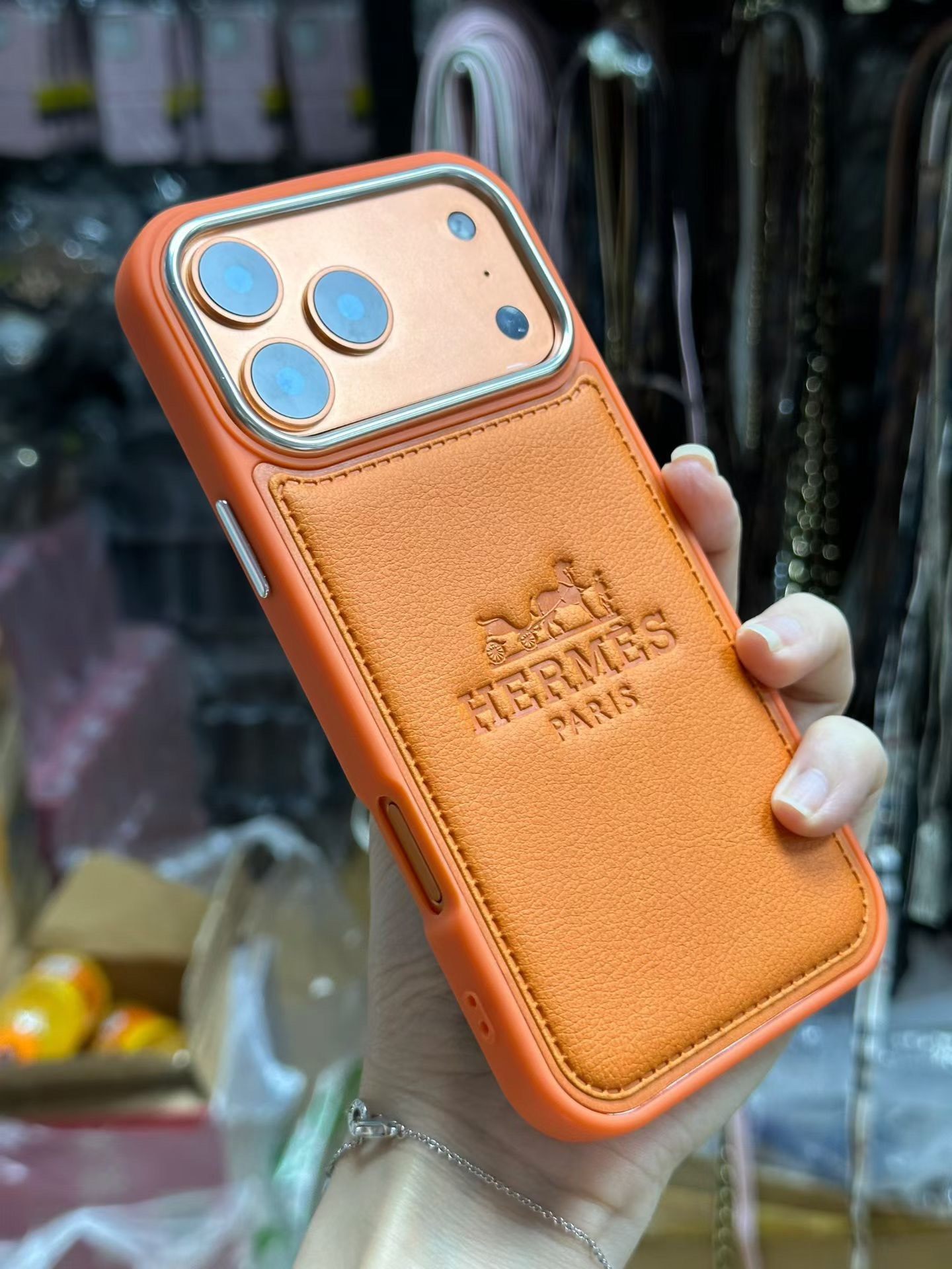 全新轻奢爱马仕橙压花皮质手机壳,适配各大iPhone型号