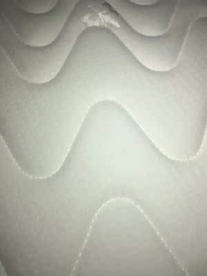 点评麦娜芙乳胶床垫怎么样，有假货吗？是不是真乳胶床垫？