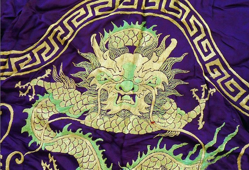 【鬼市淘宝】wq mg丝绸老刺绣 龙纹蟒袍老戏服 金槌宝成拍卖c0037
