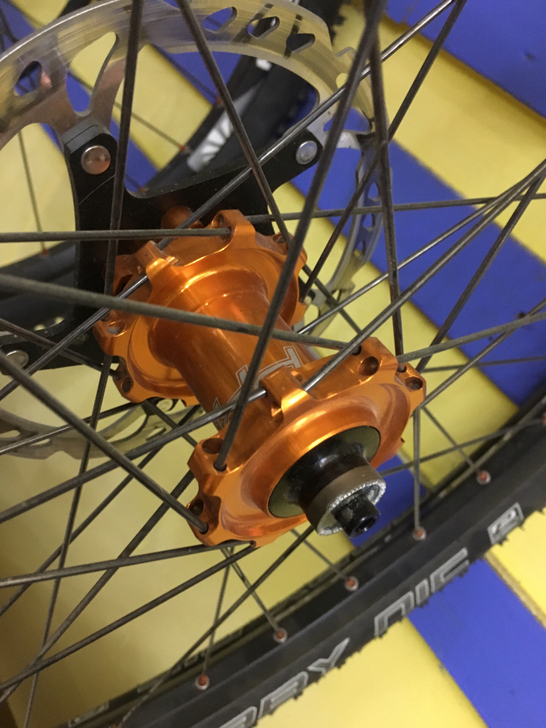 出轱辘哥hope花鼓编太阳圈轮组26寸使用过两次绝对不