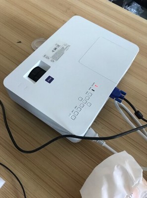 评测下坚果投影仪和极米投影仪哪个好？值得买吗？