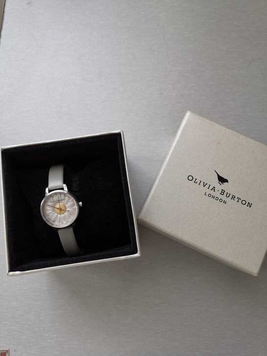 OliviaBurton雏菊手表，实体店购入，保证正品！当