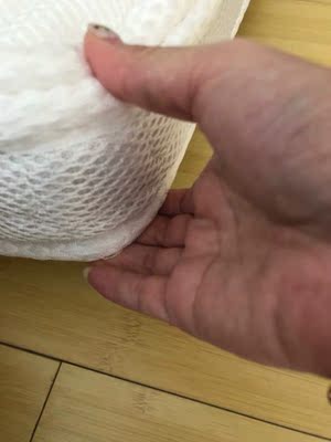 解说黛圣婕乳胶枕真的假的，靠谱吗？会不会真的有味道呢？