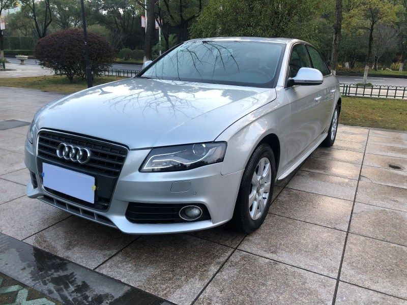 2012年上牌 奥迪a4l 2.0t标准型