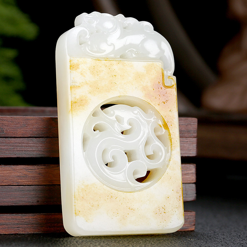 2玉雕名家杜向乐作品府上有龙和田玉一级白仿古龙玉牌挂件60.25克