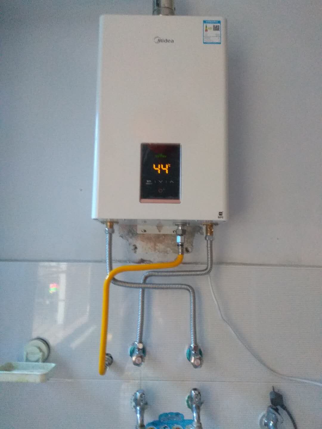 midea美的燃气热水器jsq25r1怎么样美的jsq25r1优缺点对比真香