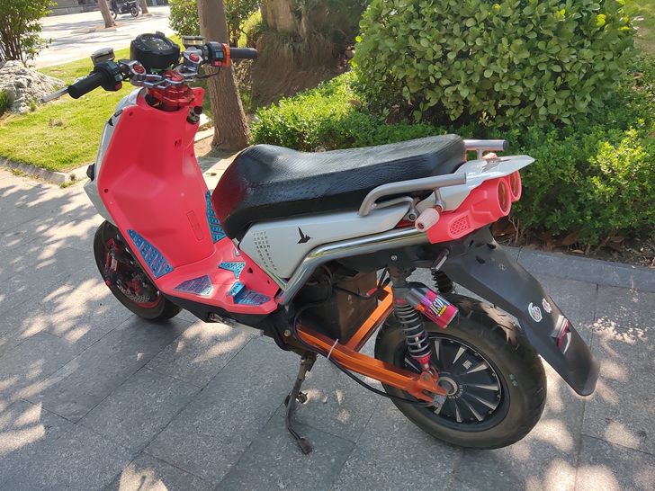 城市铁男路虎电摩电动车72伏20安高配置电瓶半年72v2