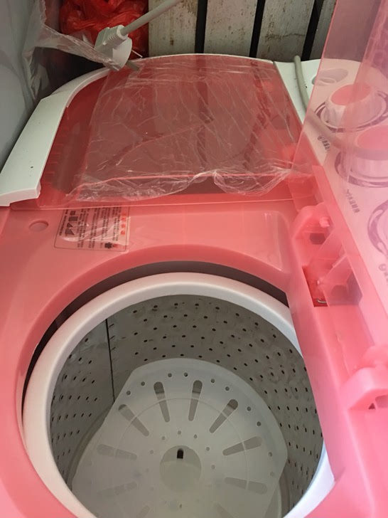 小鸭牌宝宝洗衣机，姥姥给买的，几乎全新。用过一次，家里实在没