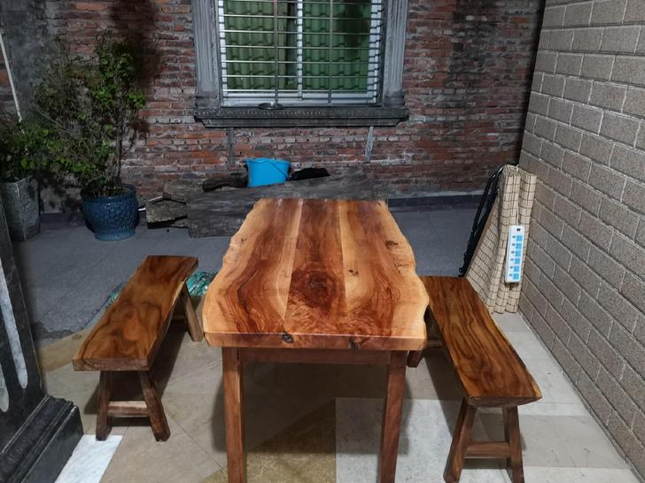 龙眼木桌子，要的可以定做。