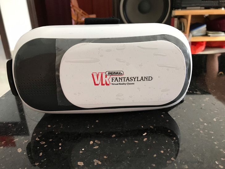 全新VR幻镜，具体可百度，闲置物品，不退不换。