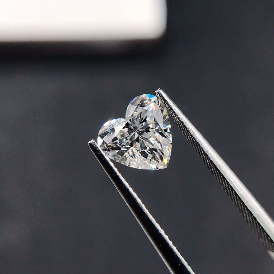 gia证书0.30克拉f色vs2净度无荧光天然心形钻石可定制
