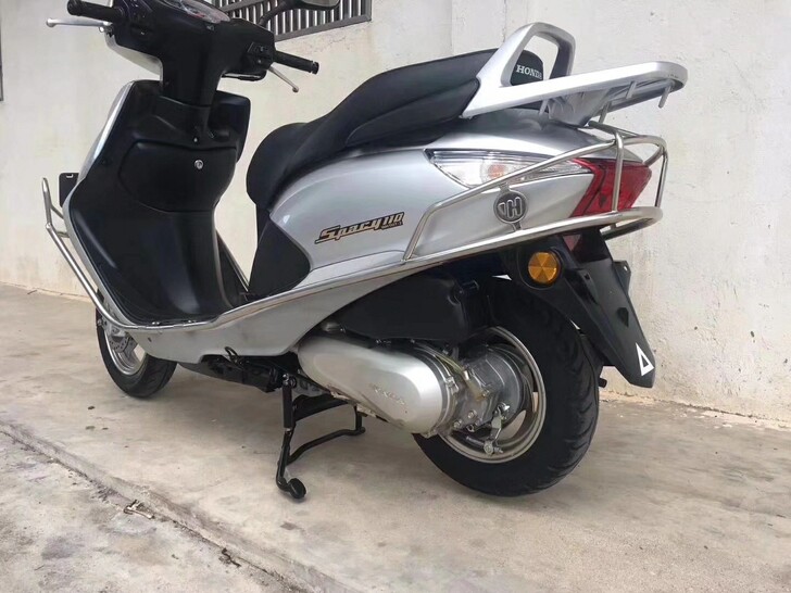 香港二手摩托车五羊本田电喷二代新优悦110cc,银色_香港其他交通工具