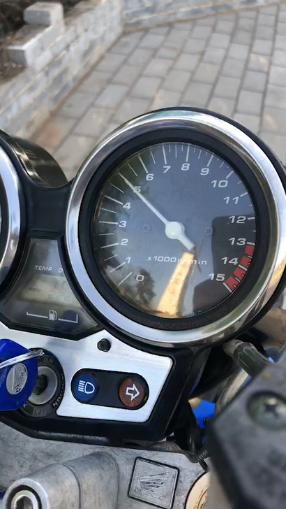 车CB400VTEC一代，发动机状态好，开阀准时。原装灯、板