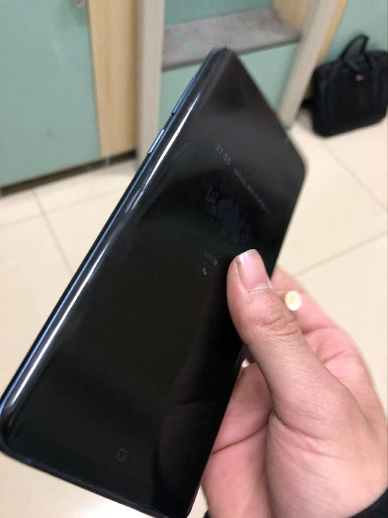 三星s9s9＋美版四角磕碰，屏幕完好无漏液，急售不议价