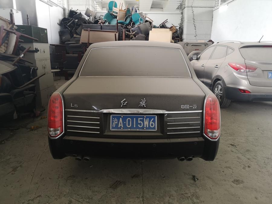 沪a015w6红旗牌小型轿车