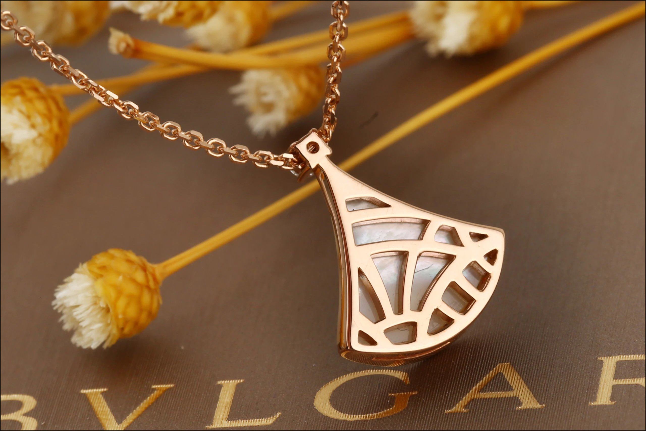 [9.8新]购于19年12月宝格丽divasdream玫瑰金扇形项链cl857185