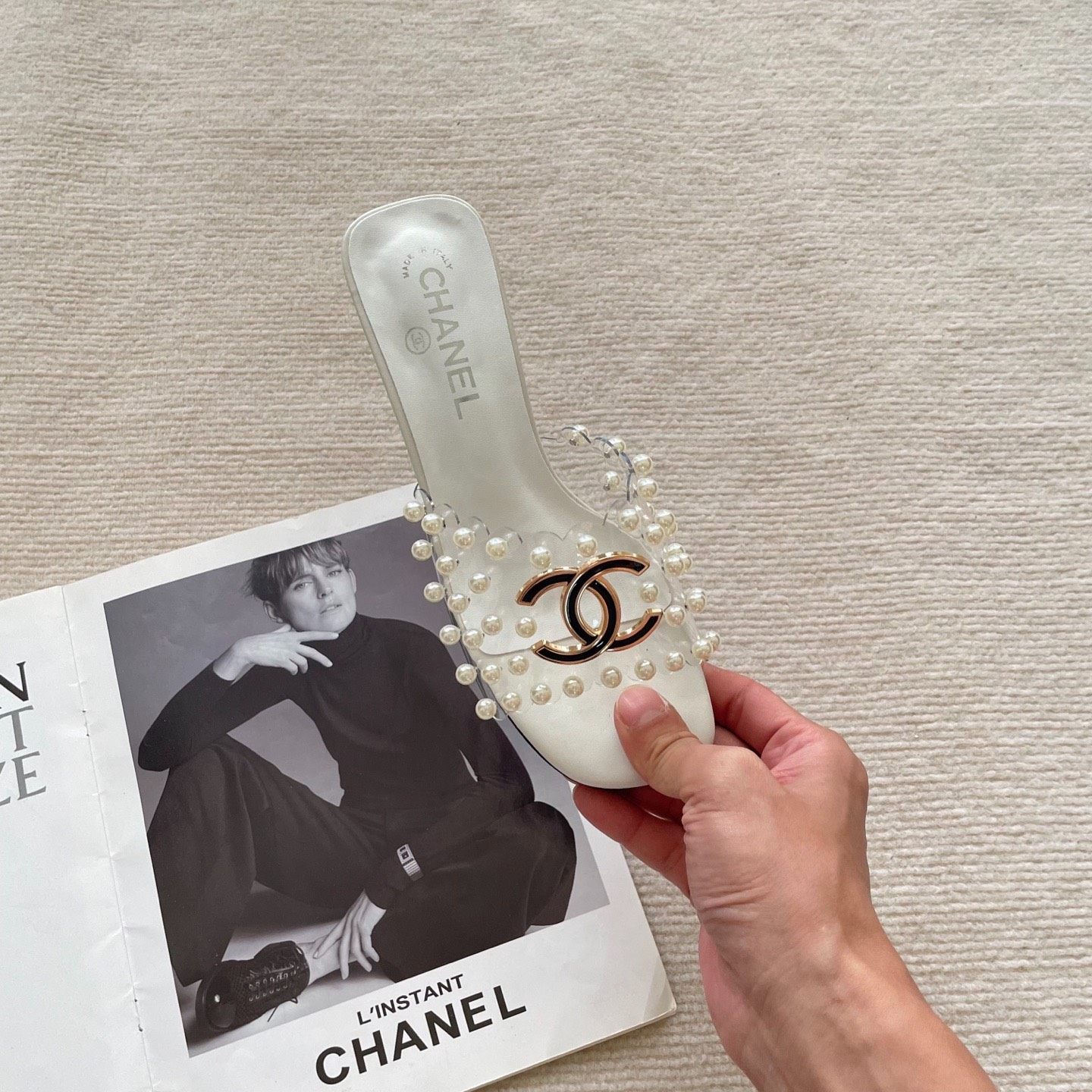 666双C金属扣，作为香奈儿的经典符号