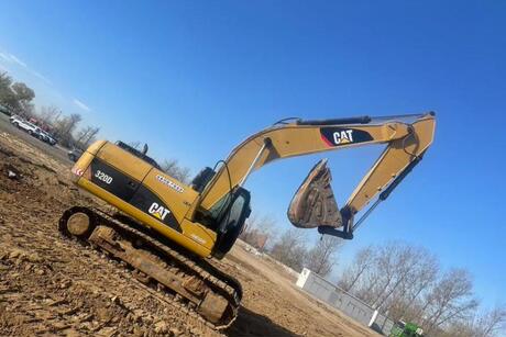 卡特320挖掘机