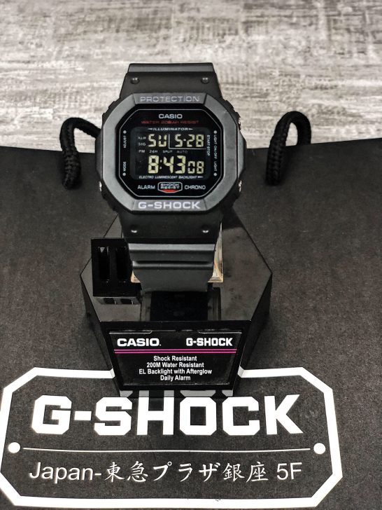 卡西欧G-Shock限量发行黑红方块DW5600经典黑红手表