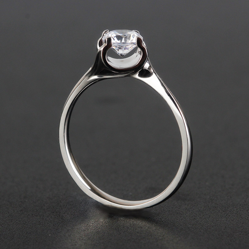 0.61克拉 f色 si2净度 3ex切工 赠18k金扭臂牛头戒托 gia 千里云