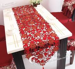 新款中国红桌旗 金线绣花桌旗  两种款式  可选