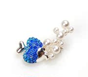 Small goldfish blowing bubbles smiling brooch rhinestone-encrusted brooch corsage pins collar female pectoral 367012