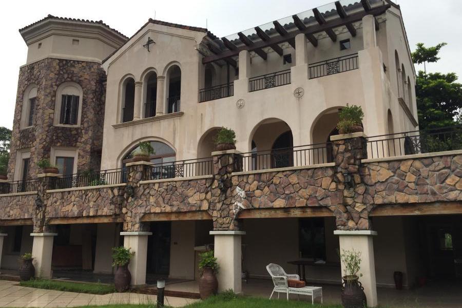 广州市花都区狮岭镇芙蓉嶂度假小区内芙滨路御街36号别墅房产 - 司法