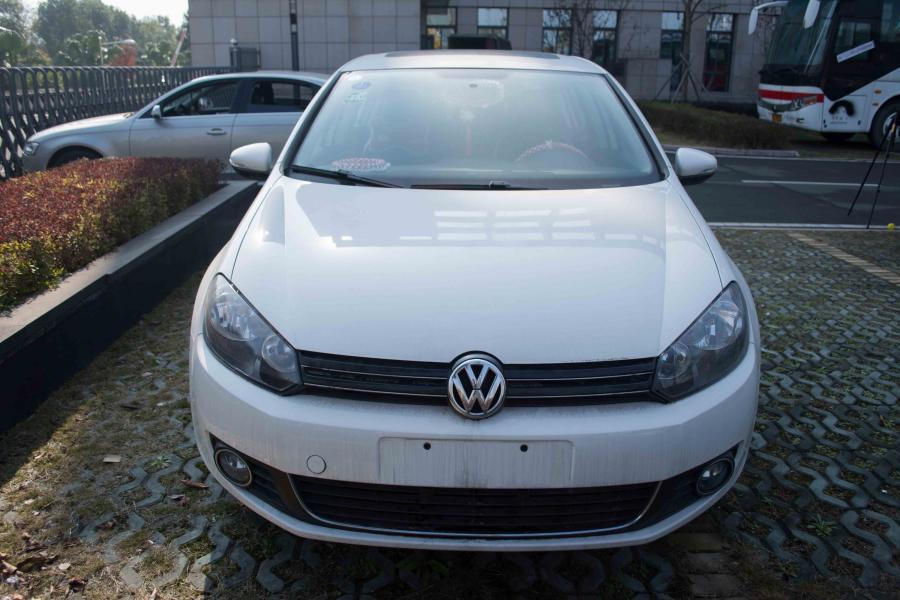 【第一次拍卖】大众高尔夫(型号fv7164faagg)小型轿车一辆