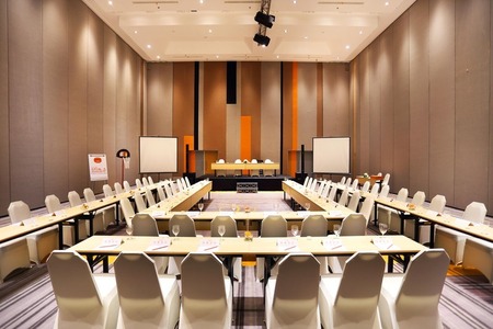 (HARRIS Hotel & Convention Gube)