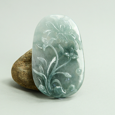 翡翠a货 冰蓝水 兰花挂件 重33.0545g 汇通拍卖