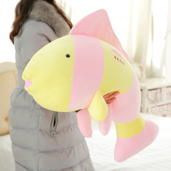 接吻鱼抱枕