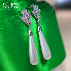 Music Korean version of the new hypoallergenic exaggerated temperament long Crystal fashion earrings 925 Silver earrings Pearl Earrings